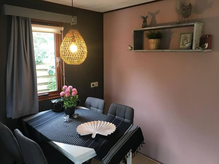 Sfeervol Chalet In Drenthe Bij Het Dwingelderveld Villa Spier ภายนอก รูปภาพ
